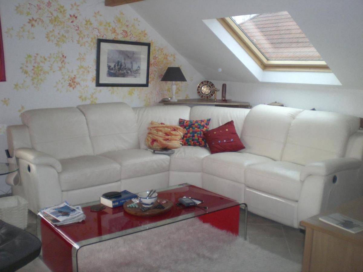 Chez Nous. B & B Bassy Экстерьер фото