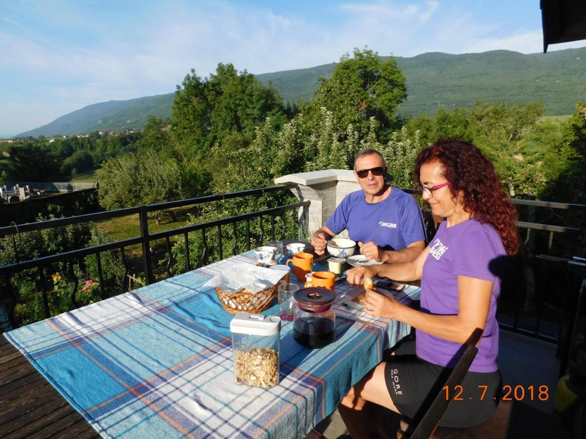 Chez Nous. B & B Bassy Экстерьер фото